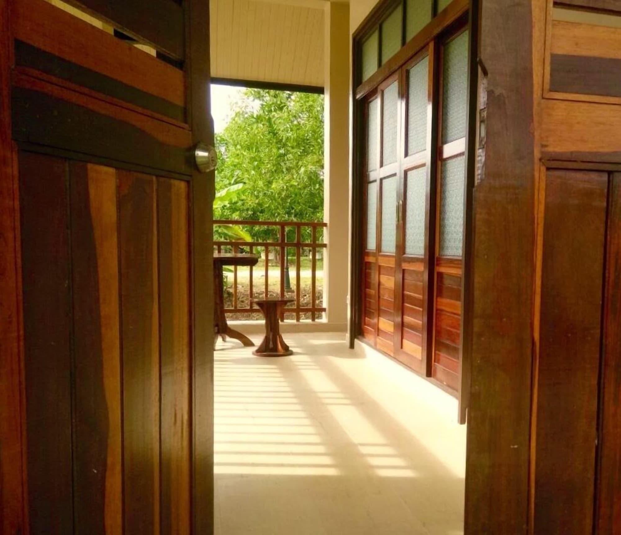 Lantala Residence Takua Thung Bagian luar foto